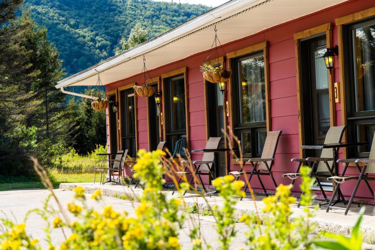 Auberge De Jeunesse Le Camp De Base Л'Анс-Сен-Жан Экстерьер фото